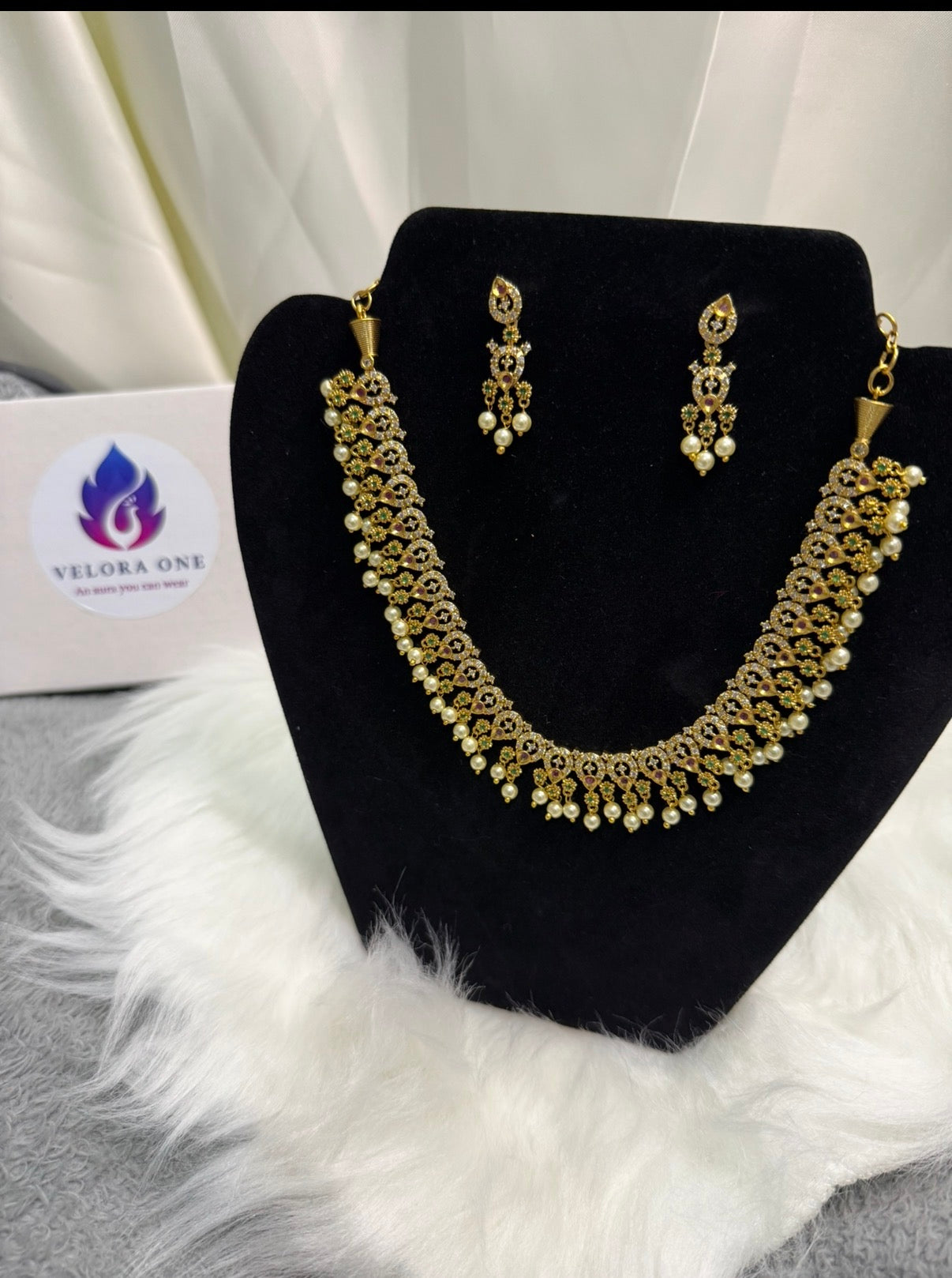 Gold Toned Green Pearl Necklace - VJN013