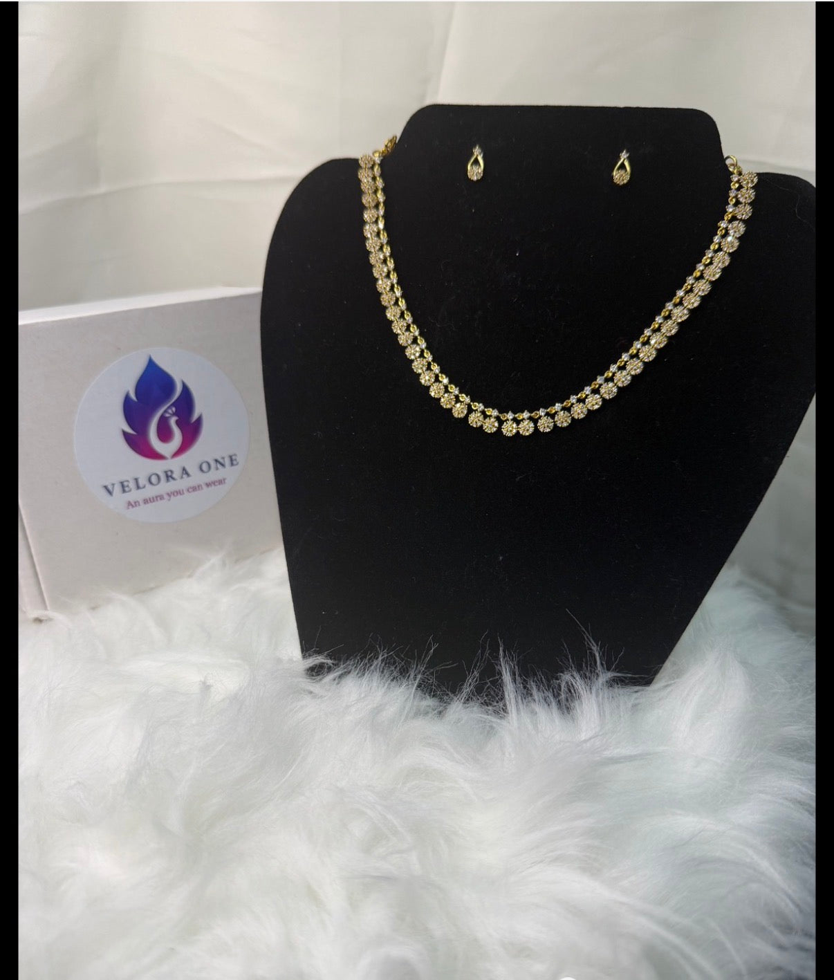 Simple Gold Toned Necklace - VJN012