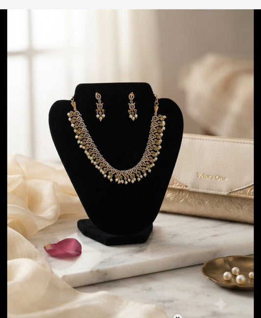 Gold Toned Green Pearl Necklace - VJN013