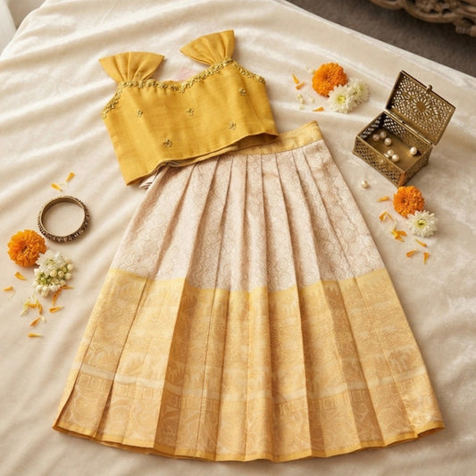 Golden Charm - V1G003